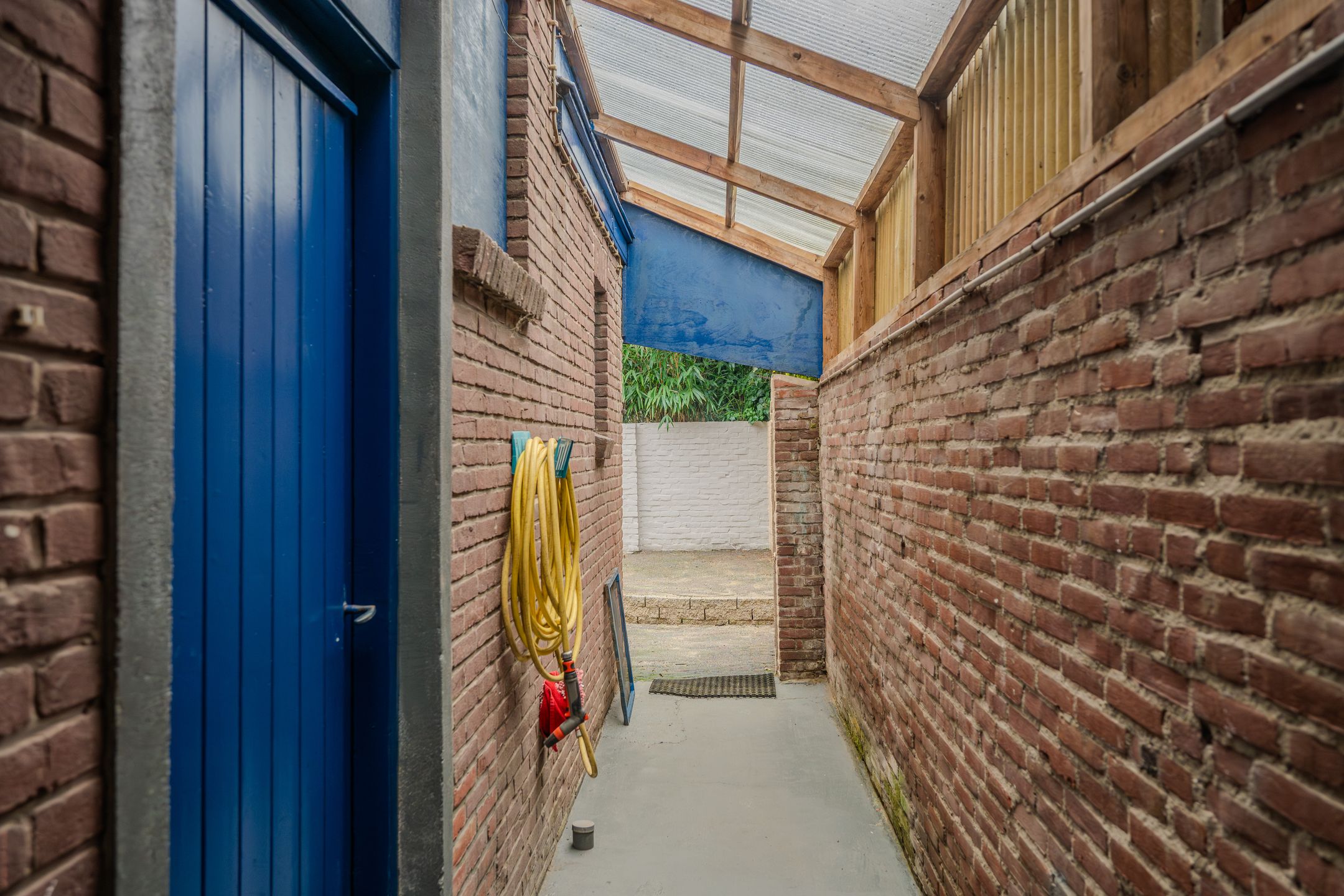 Unique former hospitality property in the heart of Horst with spacious living and multiple rooms — 45