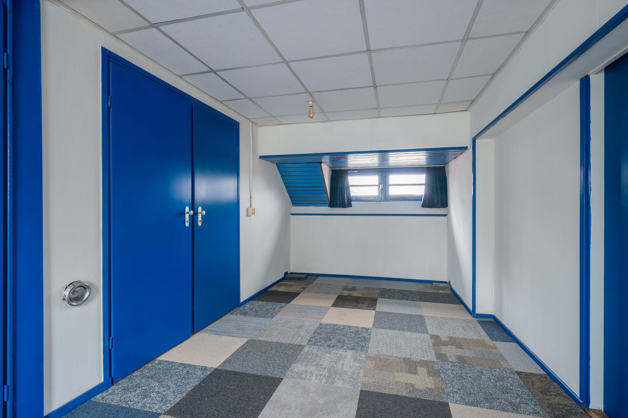 Unique former hospitality property in the heart of Horst with spacious living and multiple rooms — 33
