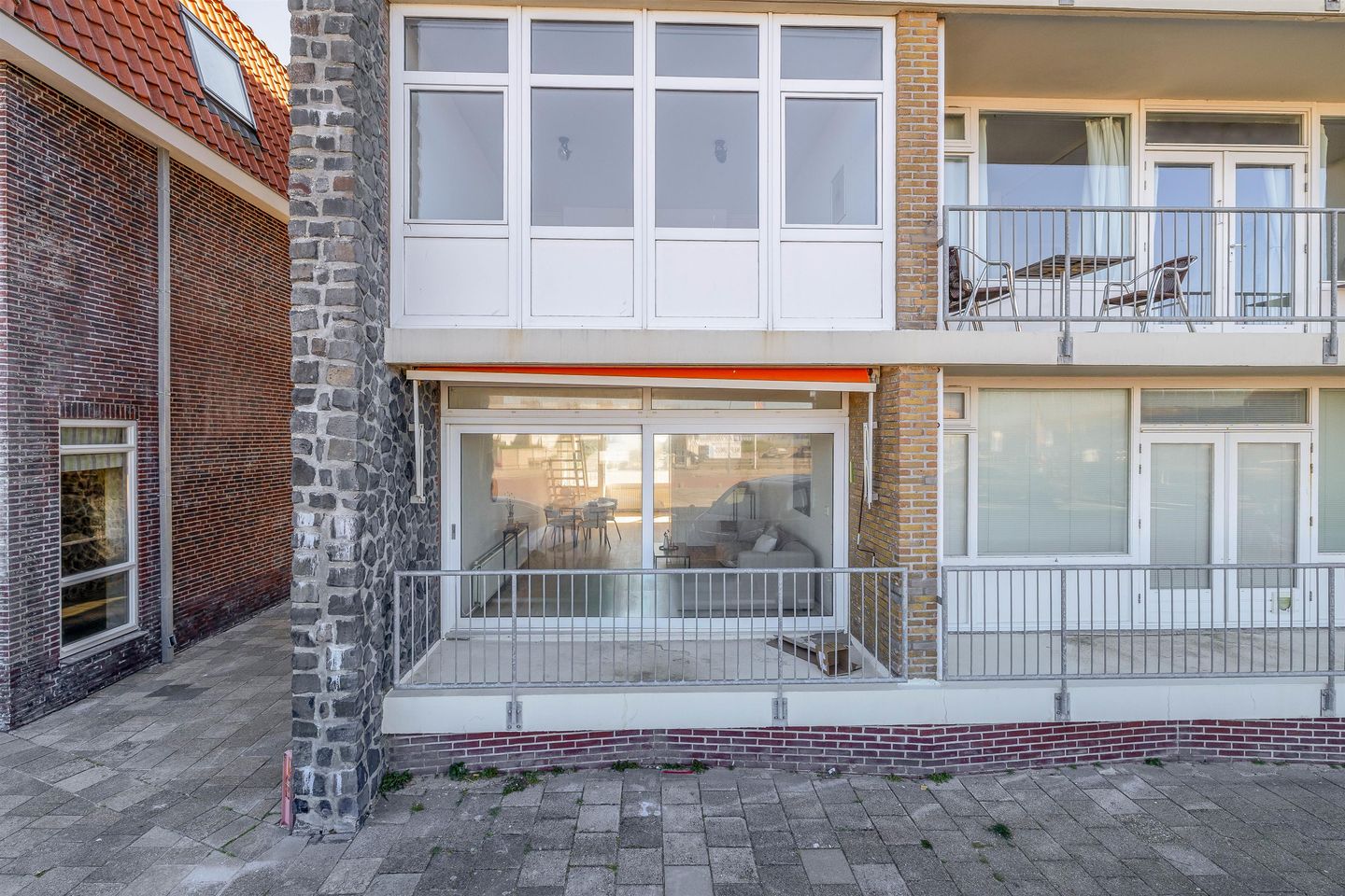 Eye-catching 3-room apartment with 2 bedrooms in top seaside location — 34