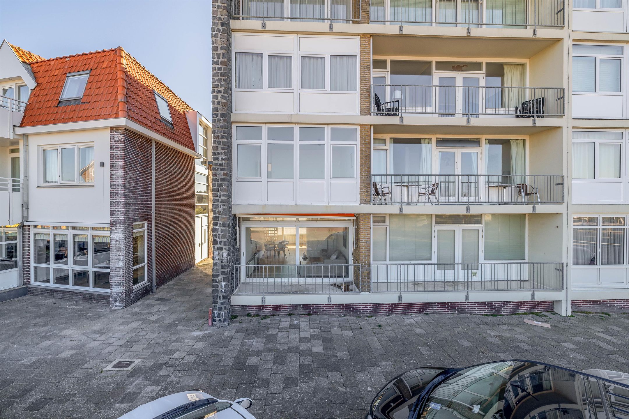 Eye-catching 3-room apartment with 2 bedrooms in top seaside location — 33