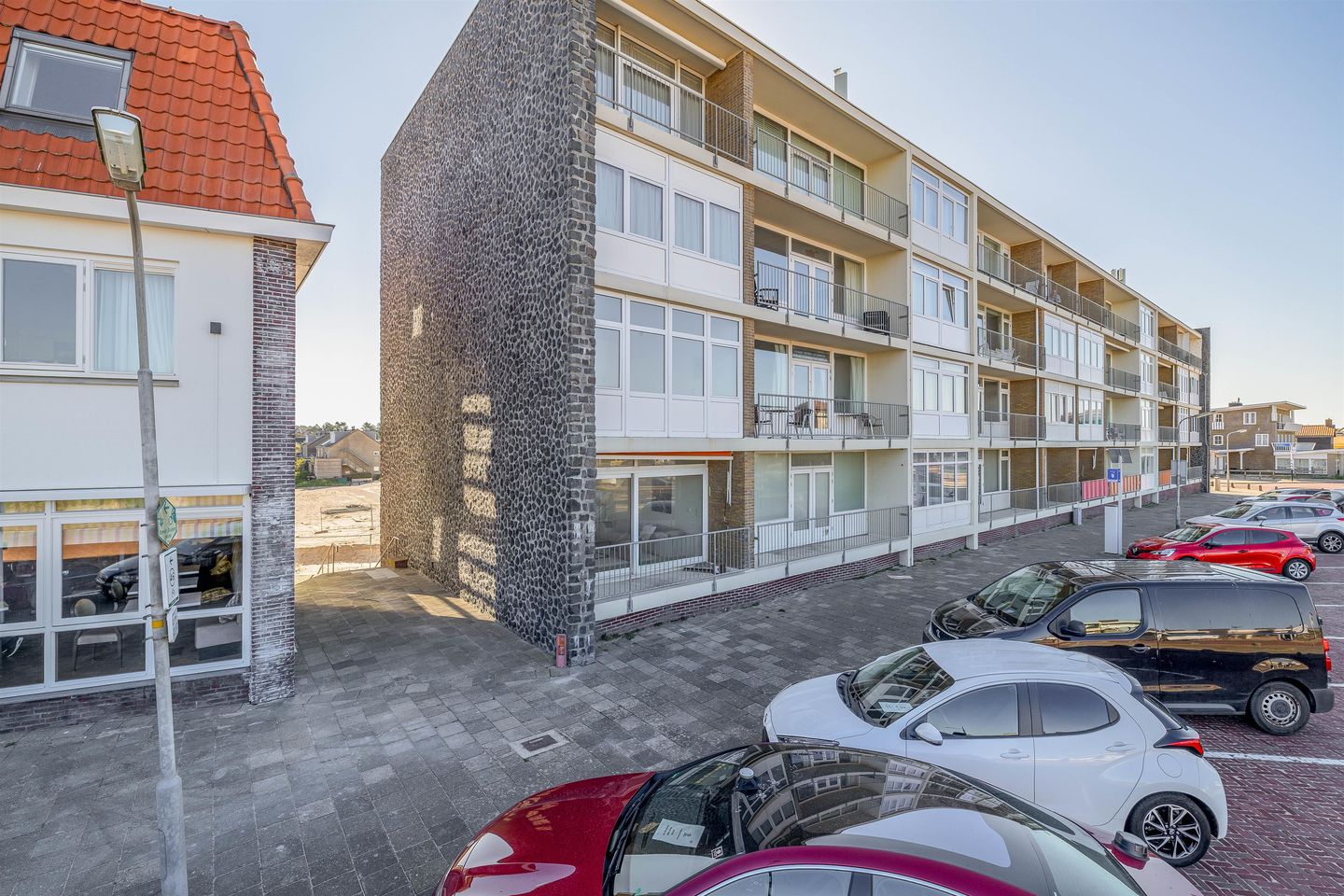 Eye-catching 3-room apartment with 2 bedrooms in top seaside location — 35