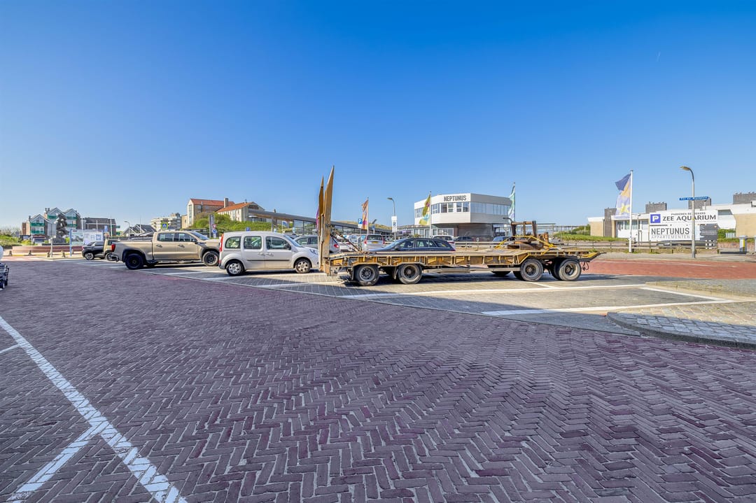 Eye-catching 3-room apartment with 2 bedrooms in top seaside location — 37