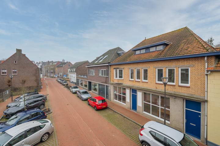 Photo 2 of Schoolstraat 9