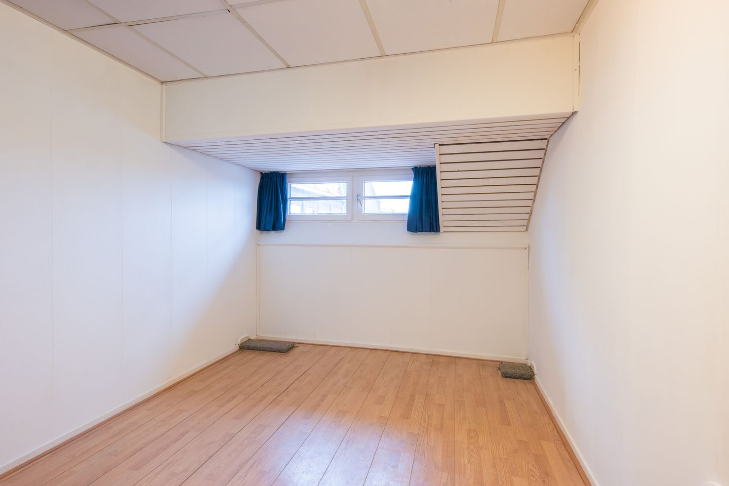 Unique former hospitality property in the heart of Horst with spacious living and multiple rooms — 35