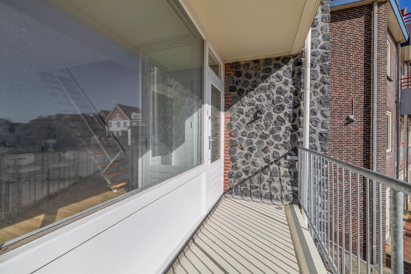 Eye-catching 3-room apartment with 2 bedrooms in top seaside location — 14