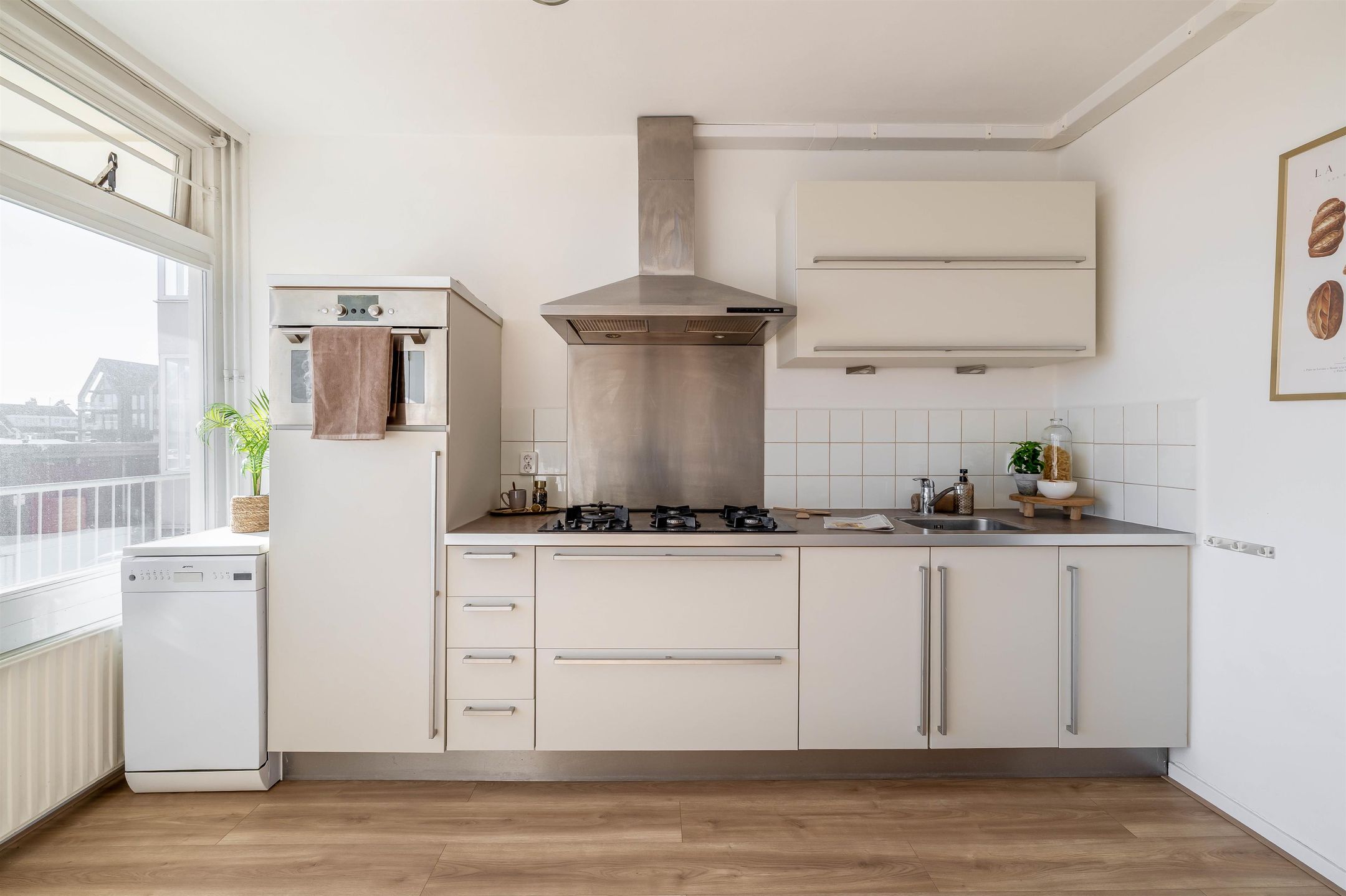 Eye-catching 3-room apartment with 2 bedrooms in top seaside location — 18