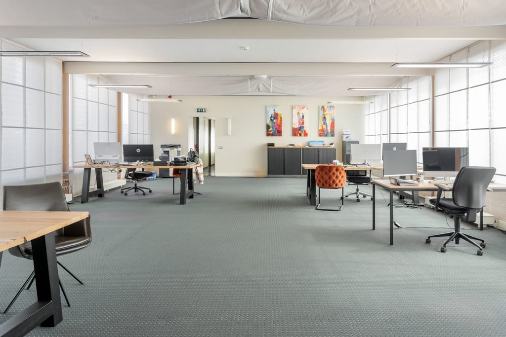 View photo 2 of Leliestraat 21