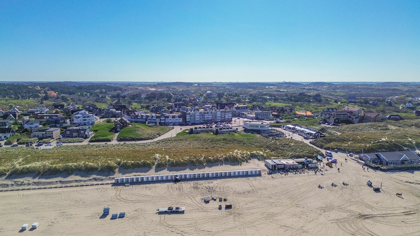 Eye-catching 3-room apartment with 2 bedrooms in top seaside location — 50