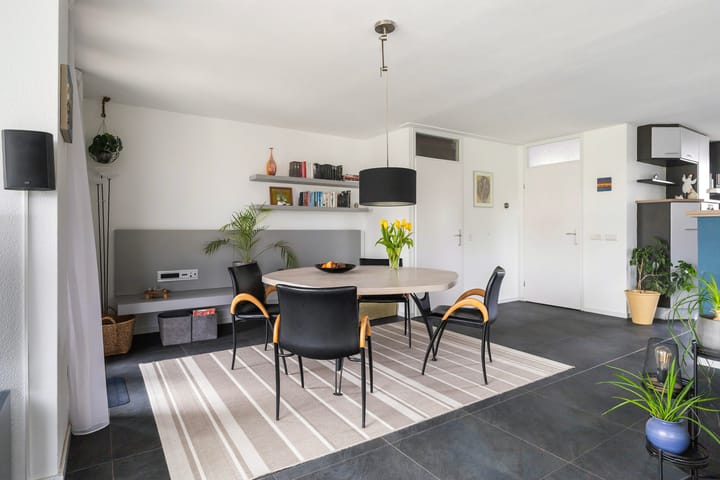 Hoekwoning te koop: Monsmastate 24, Leeuwarden