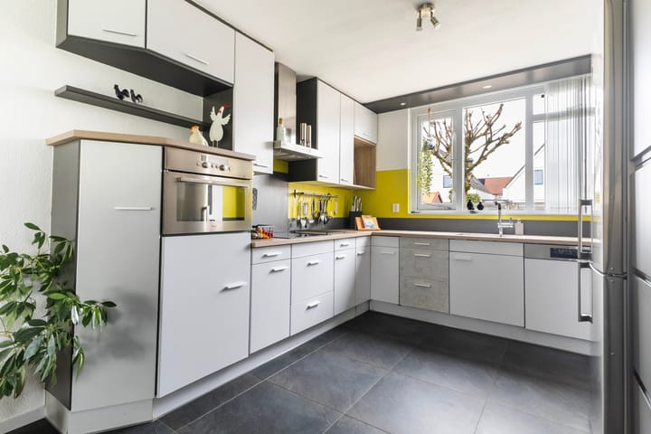 Hoekwoning te koop: Monsmastate 24, Leeuwarden