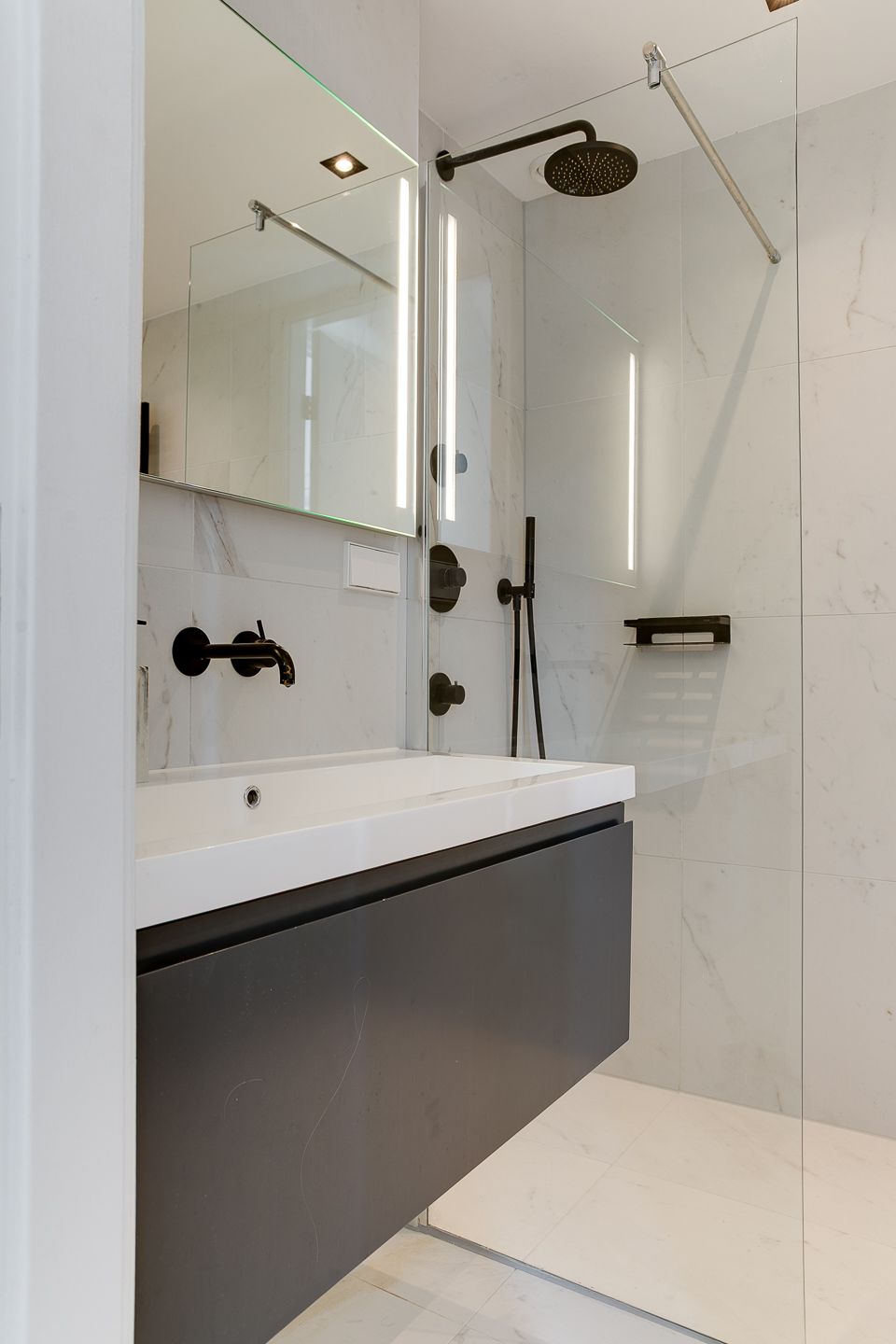 Turnkey Apartment with Rooftop Terrace in Oud-West — 26
