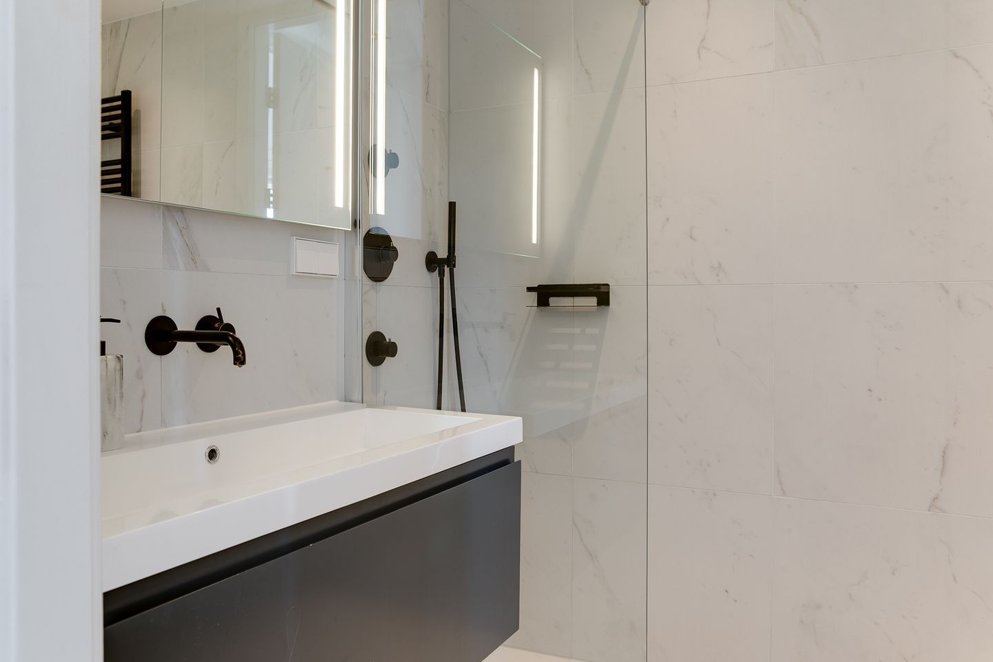 Turnkey Apartment with Rooftop Terrace in Oud-West — 25