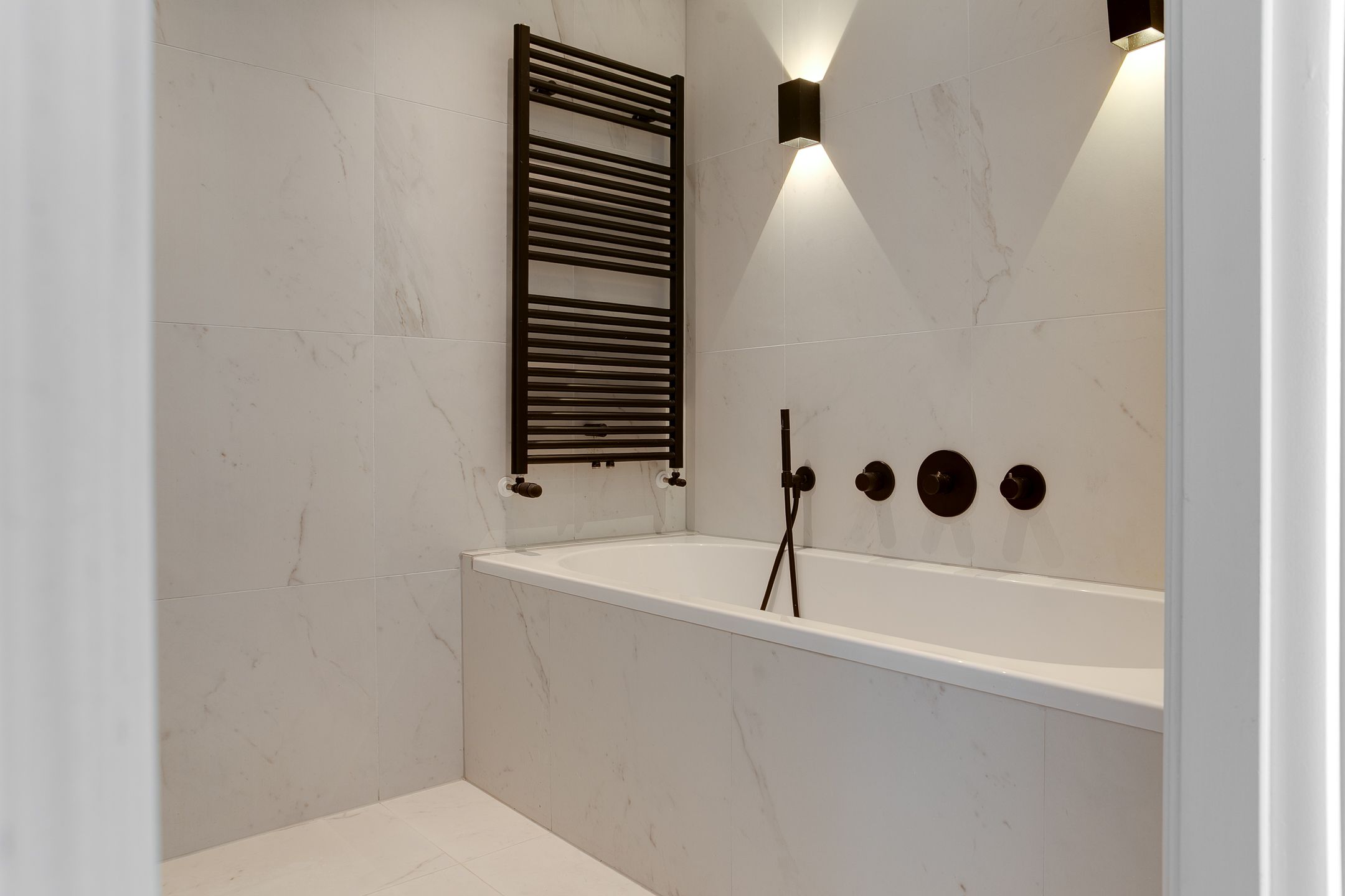 Turnkey Apartment with Rooftop Terrace in Oud-West — 24
