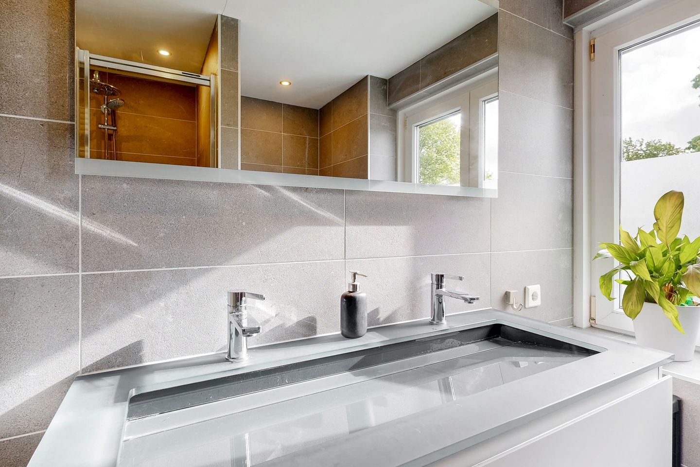 Foto 20 van Beneluxstraat 26