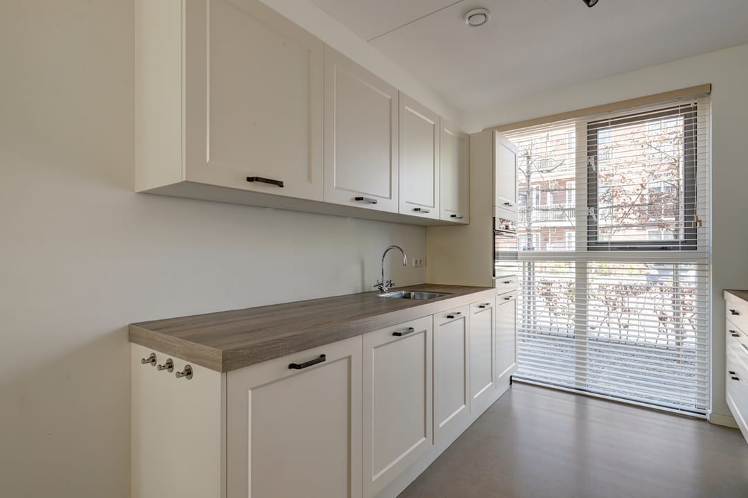 Photo 13 of Paulus Potterstraat 1-A