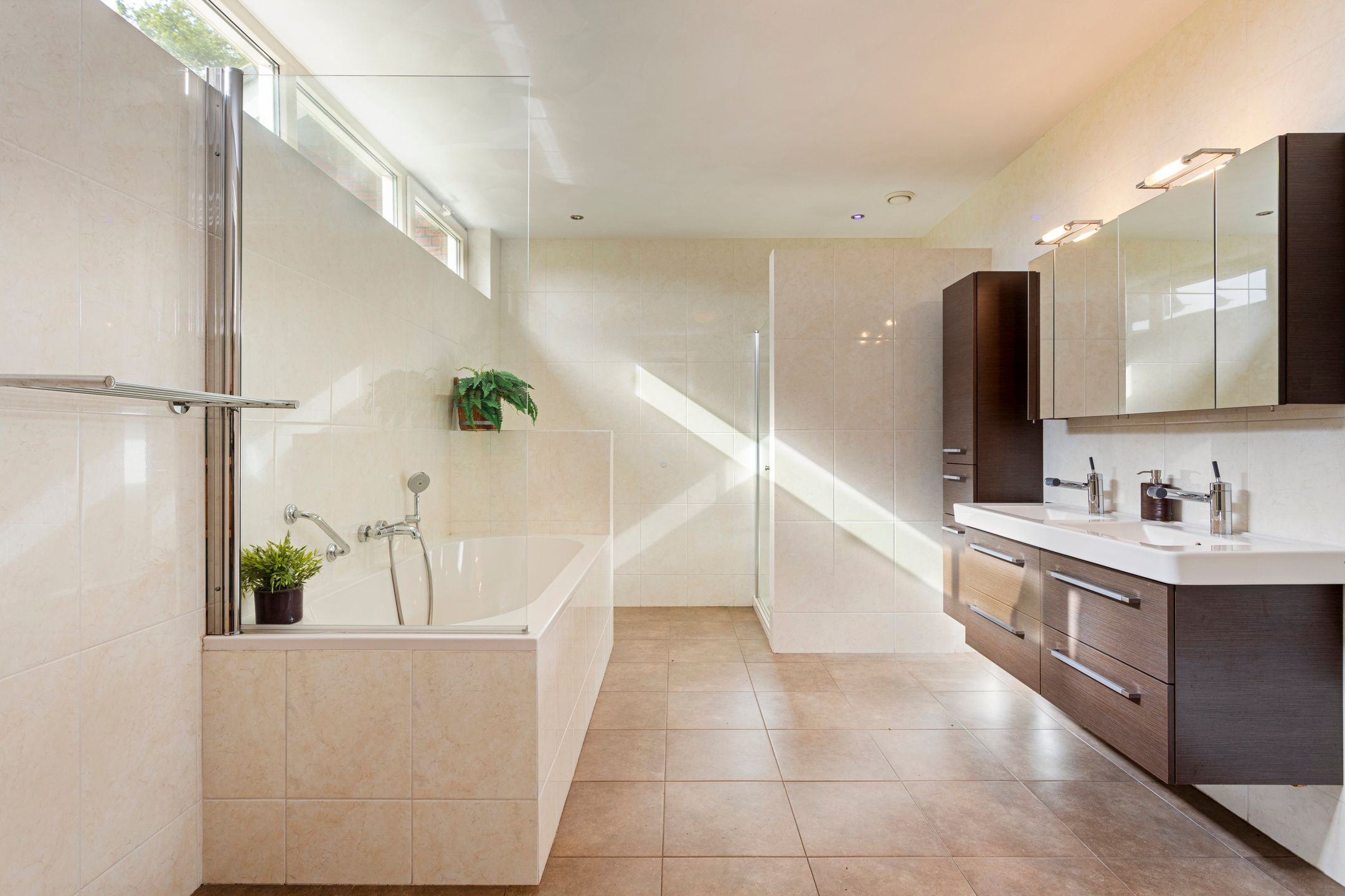 Photo 15 of Leurke 7