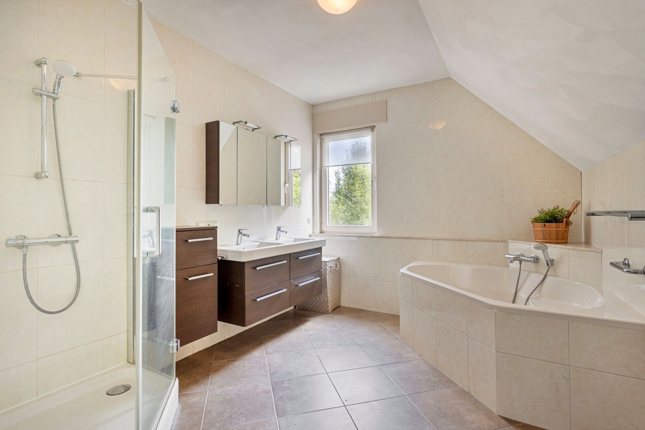 Photo 18 of Leurke 7