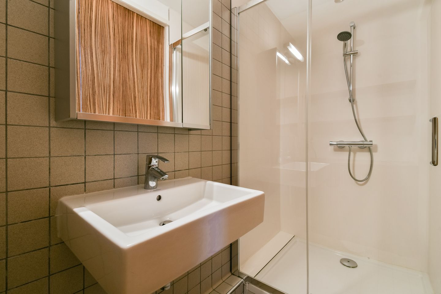 Foto 14 van Borneostraat 1-B