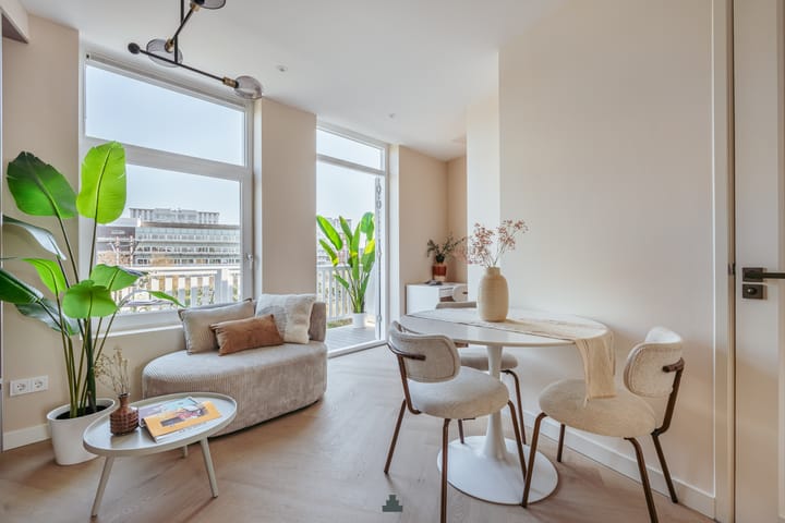 Photo 4 of Oetewalerstraat 44-1