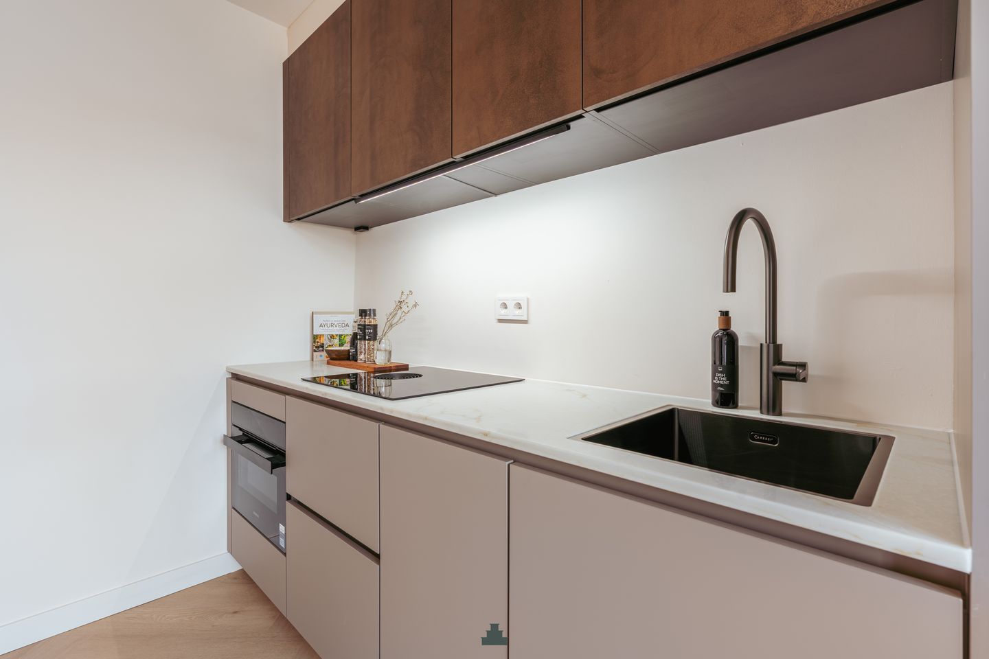 Photo 10 of Oetewalerstraat 44-1