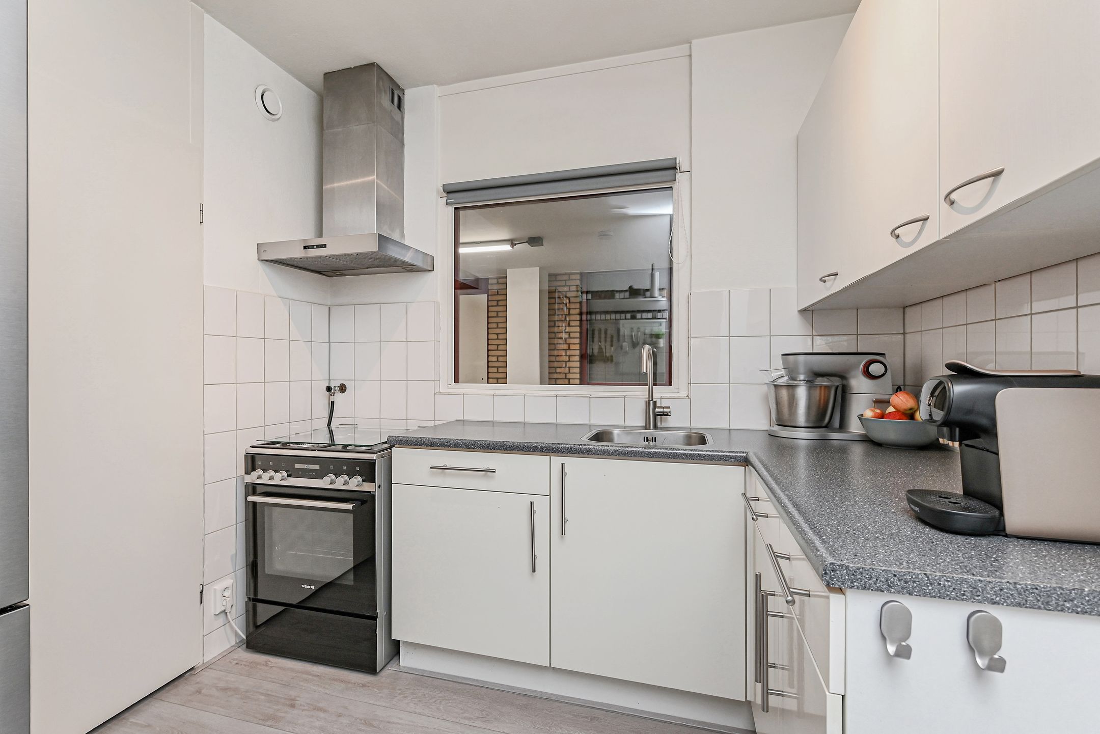 Photo 3 of Passage 78