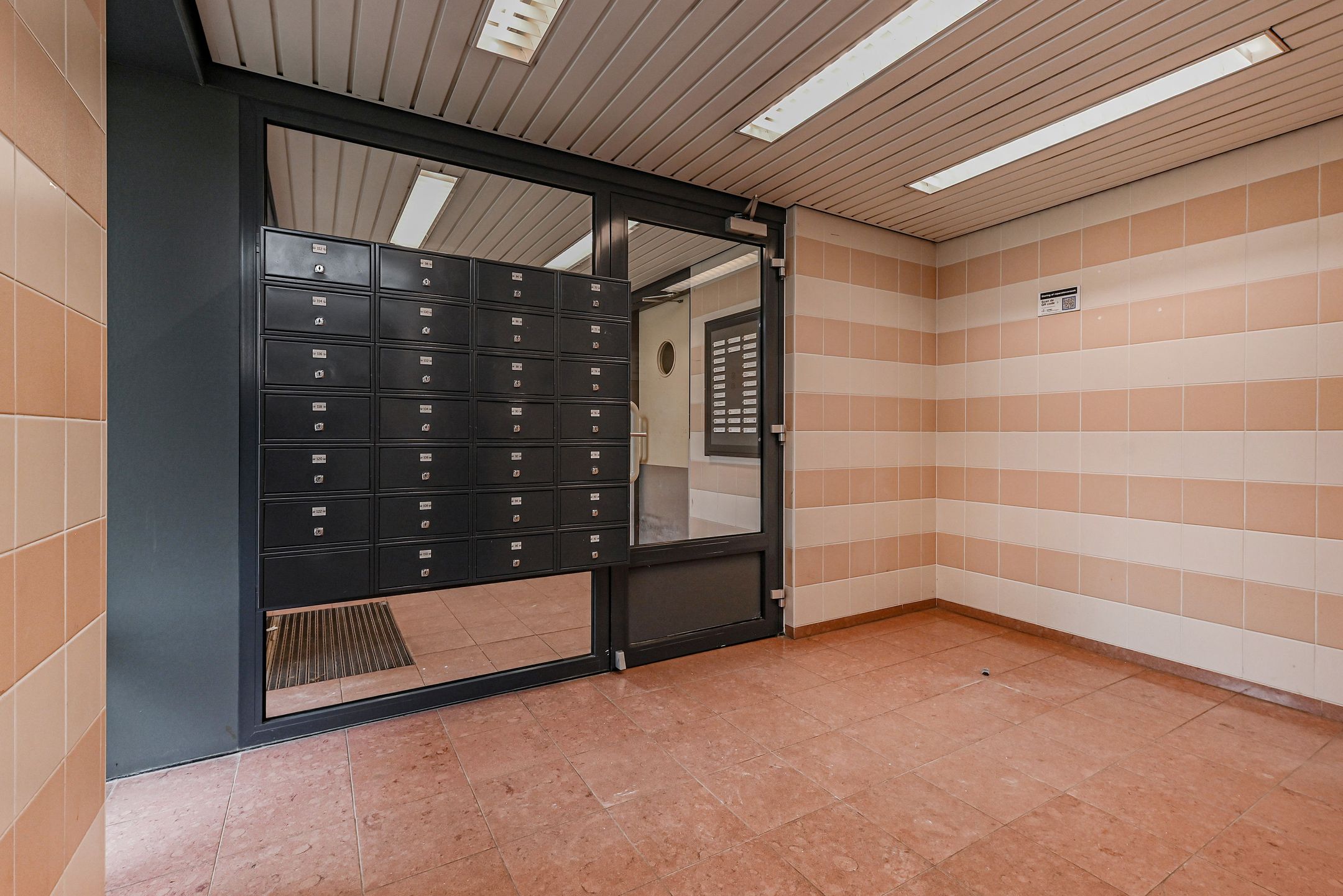 Photo 6 of Passage 78