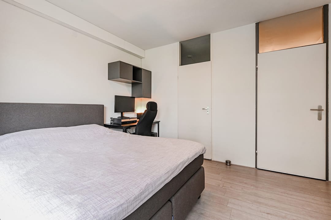 Photo 22 of Passage 78