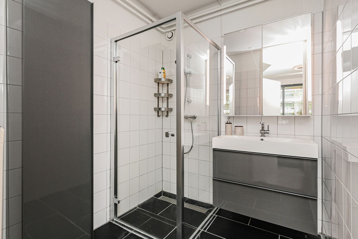 Photo 4 of Passage 78