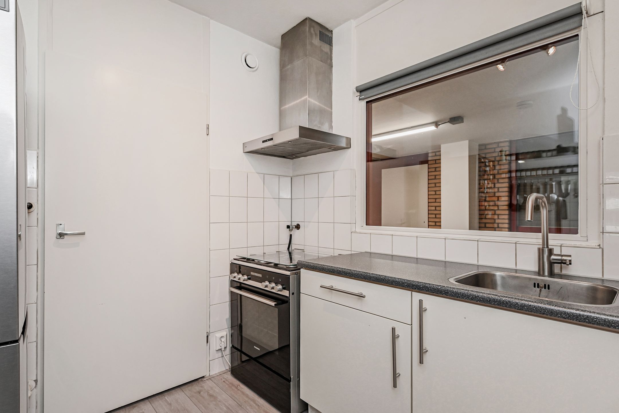 Photo 18 of Passage 78