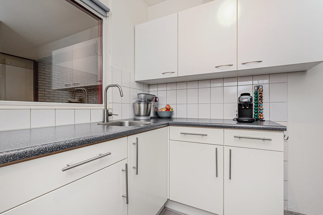 Photo 17 of Passage 78