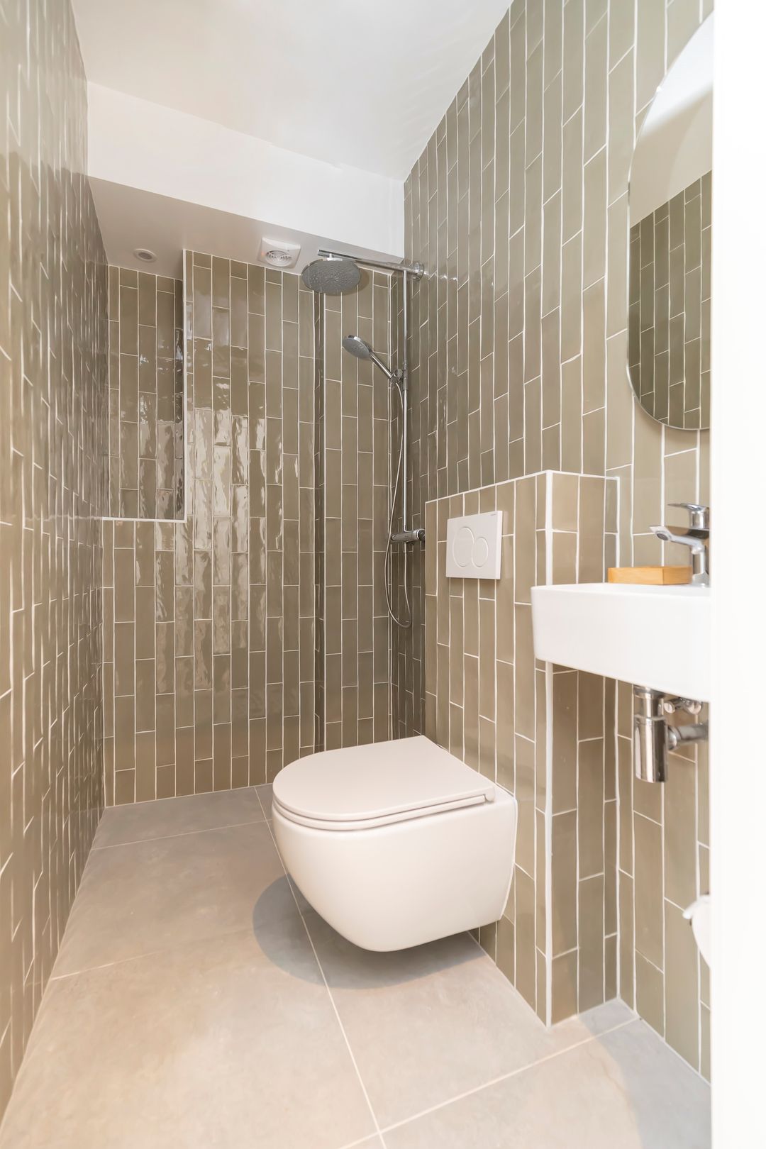 Luxury Fully Renovated Five-Room Apartment with Full-Width Balcony in Bos en Lommer — 16
