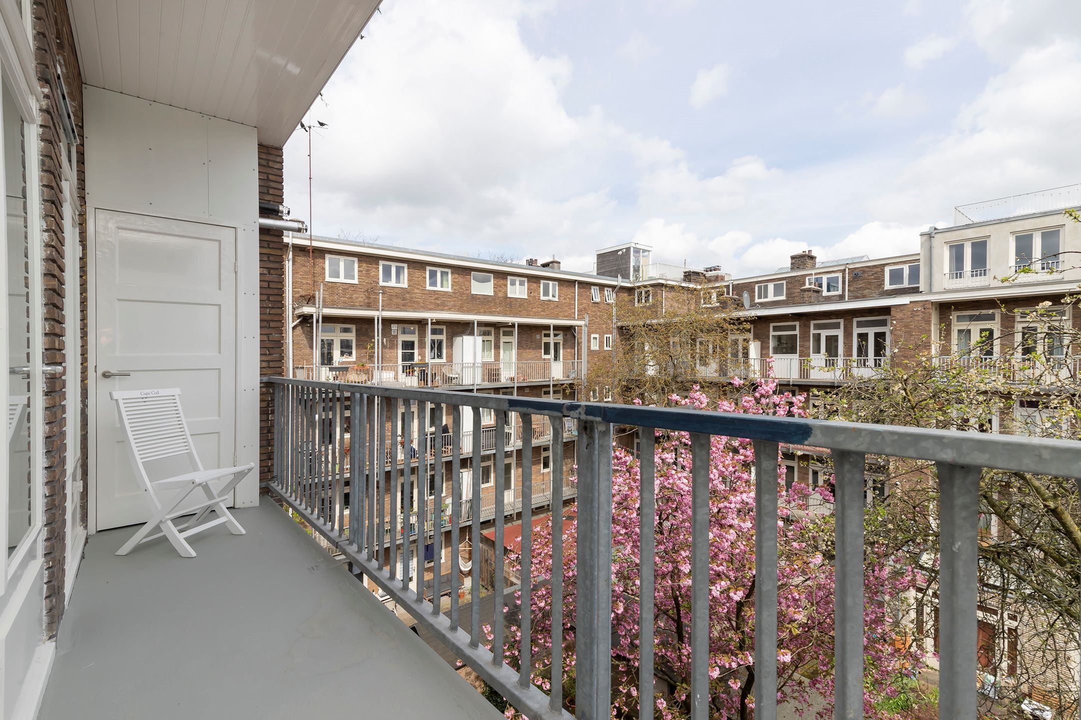 Luxury Fully Renovated Five-Room Apartment with Full-Width Balcony in Bos en Lommer — 21