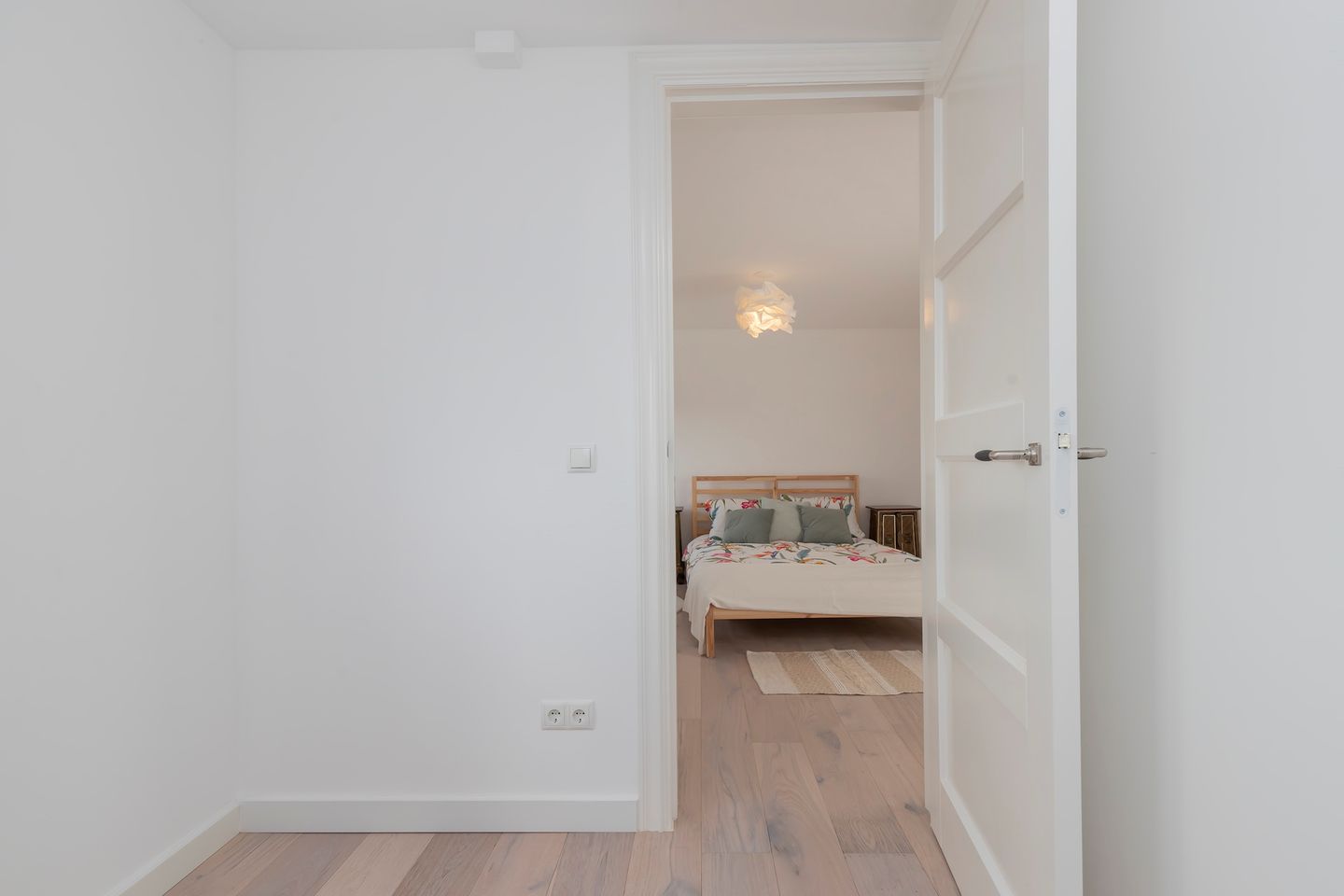 Luxury Fully Renovated Five-Room Apartment with Full-Width Balcony in Bos en Lommer — 40