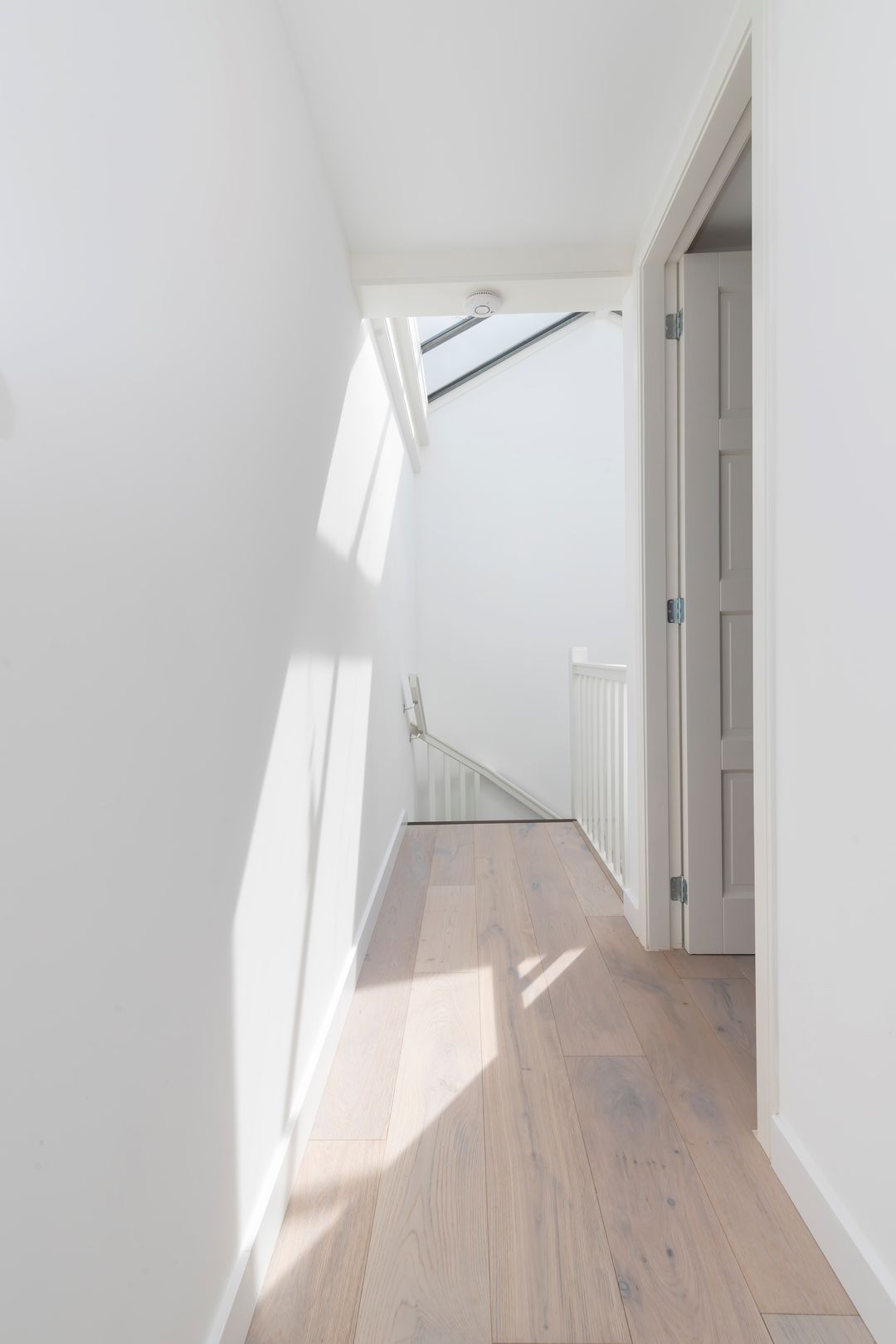 Luxury Fully Renovated Five-Room Apartment with Full-Width Balcony in Bos en Lommer — 41