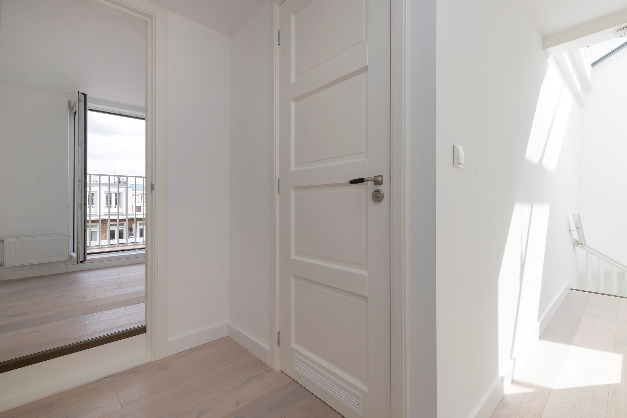 Luxury Fully Renovated Five-Room Apartment with Full-Width Balcony in Bos en Lommer — 42