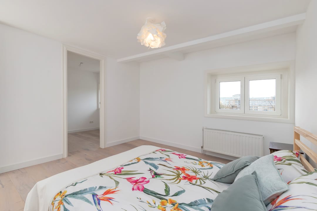 Luxury Fully Renovated Five-Room Apartment with Full-Width Balcony in Bos en Lommer — 37