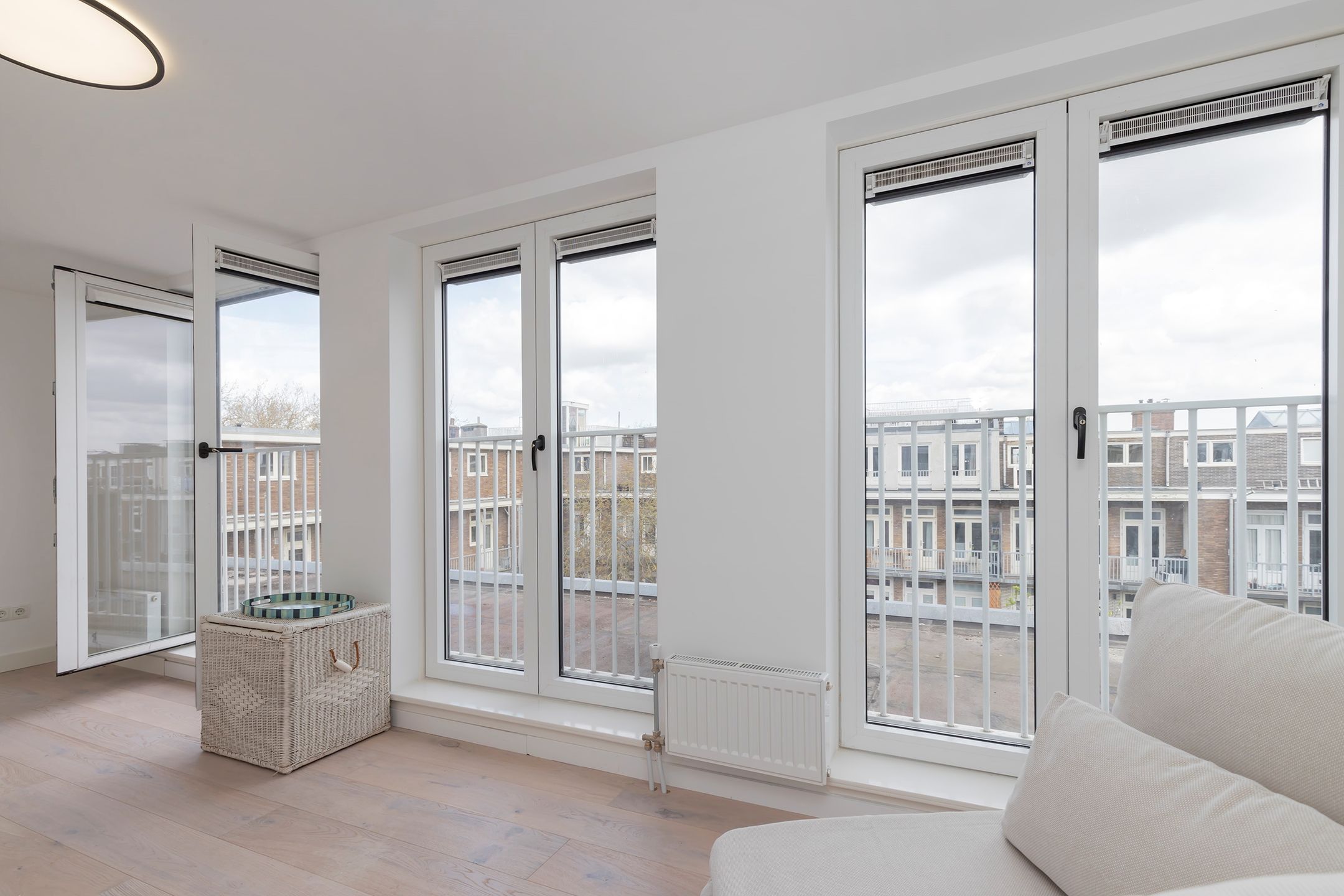 Luxury Fully Renovated Five-Room Apartment with Full-Width Balcony in Bos en Lommer — 48