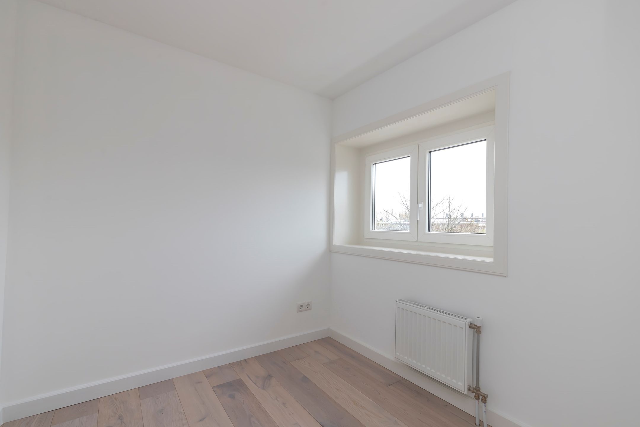 Luxury Fully Renovated Five-Room Apartment with Full-Width Balcony in Bos en Lommer — 39