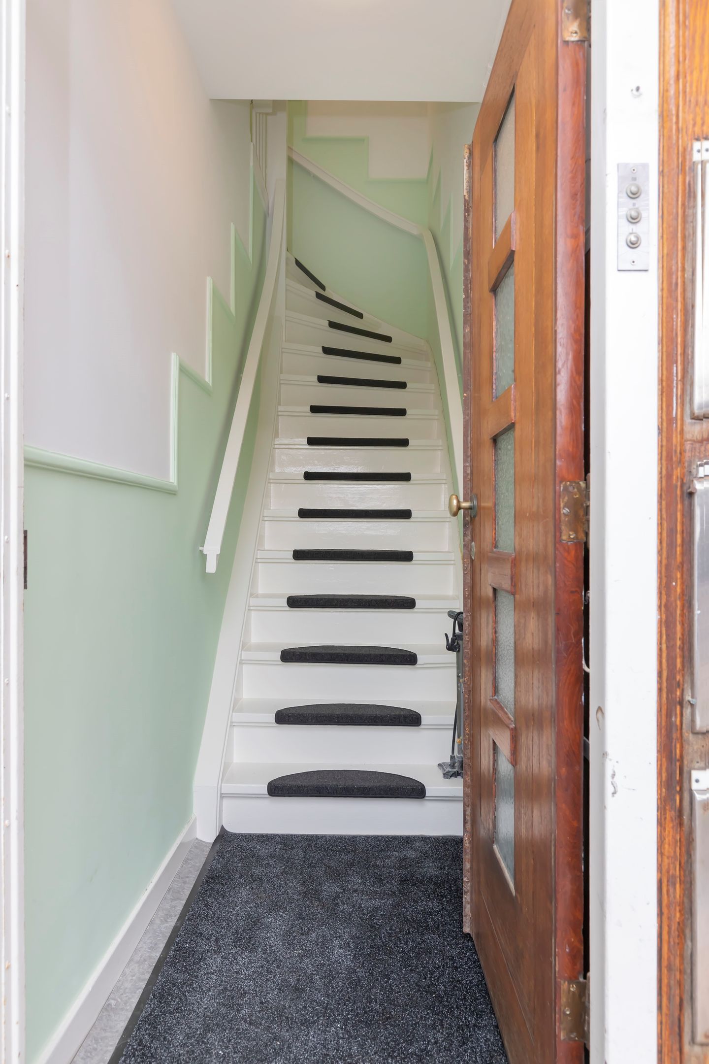 Luxury Fully Renovated Five-Room Apartment with Full-Width Balcony in Bos en Lommer — 50