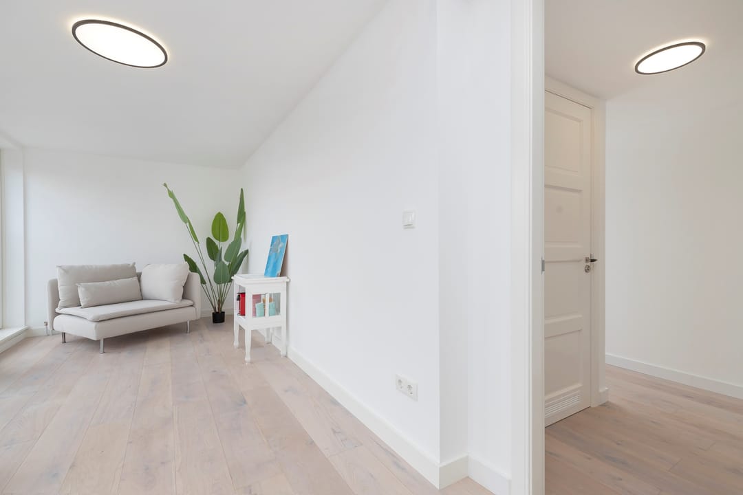 Luxury Fully Renovated Five-Room Apartment with Full-Width Balcony in Bos en Lommer — 47