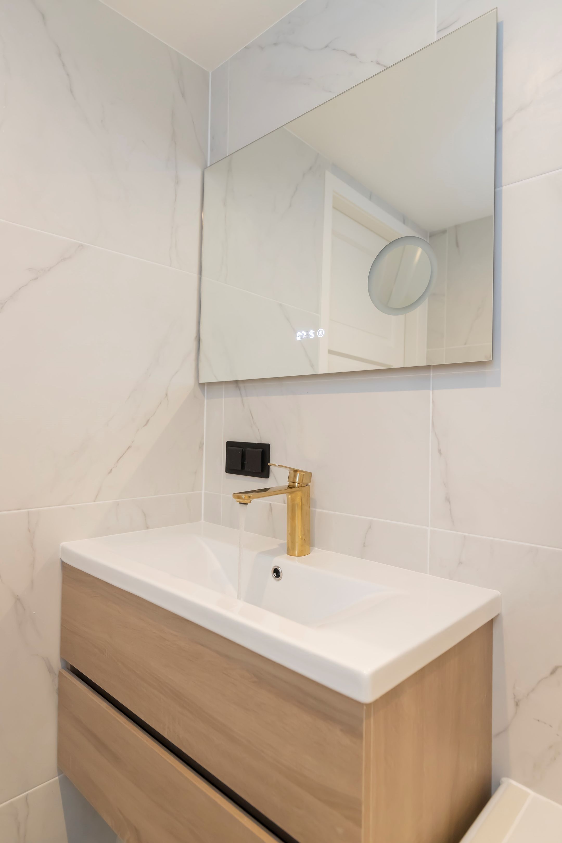 Luxury Fully Renovated Five-Room Apartment with Full-Width Balcony in Bos en Lommer — 45