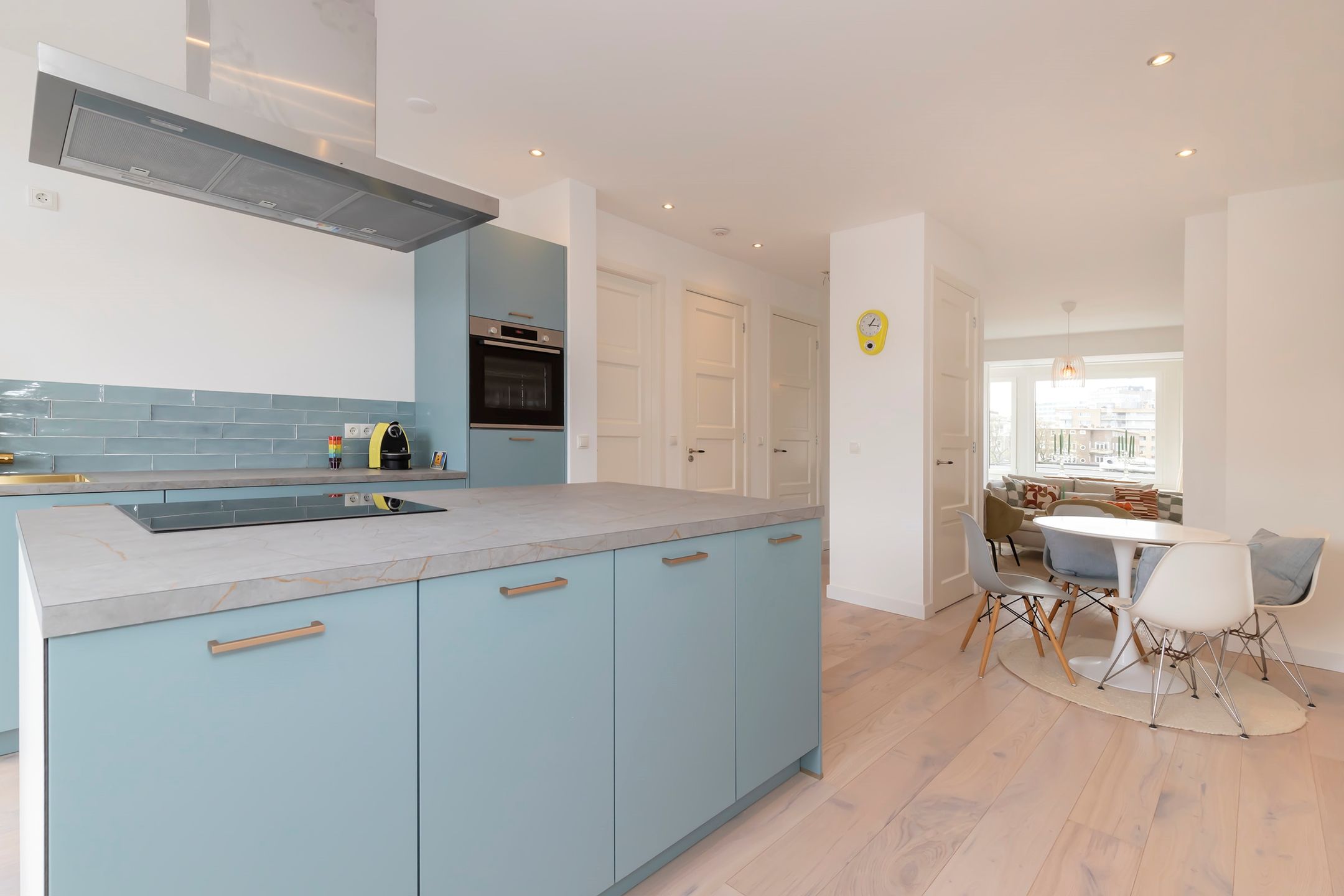 Luxury Fully Renovated Five-Room Apartment with Full-Width Balcony in Bos en Lommer — 12