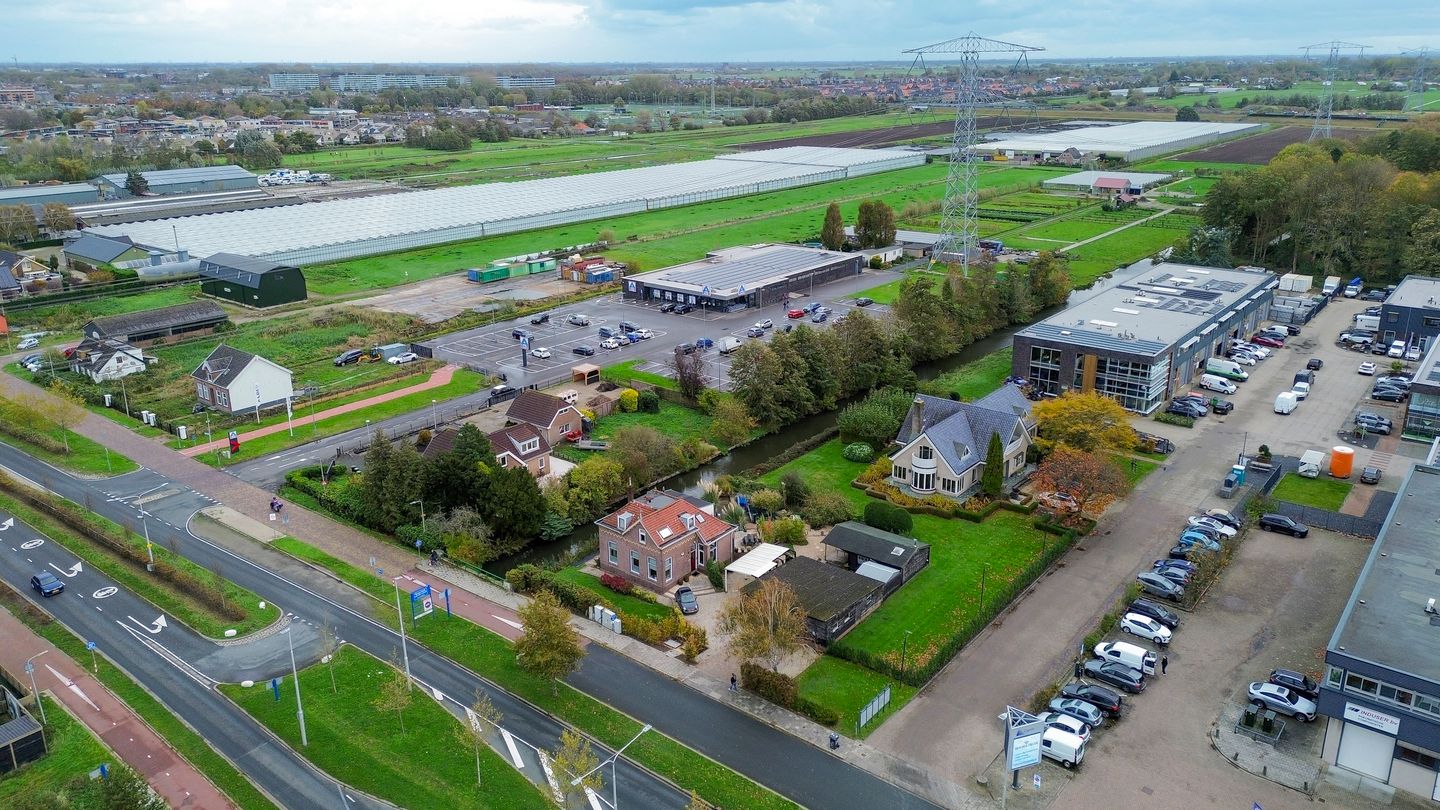 Characteristic Detached Home with Spacious Garden on Private Land in Capelle aan den IJssel — 55