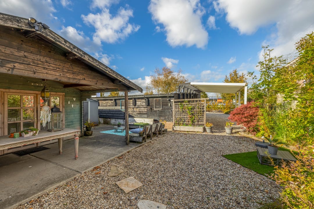 Characteristic Detached Home with Spacious Garden on Private Land in Capelle aan den IJssel — 68
