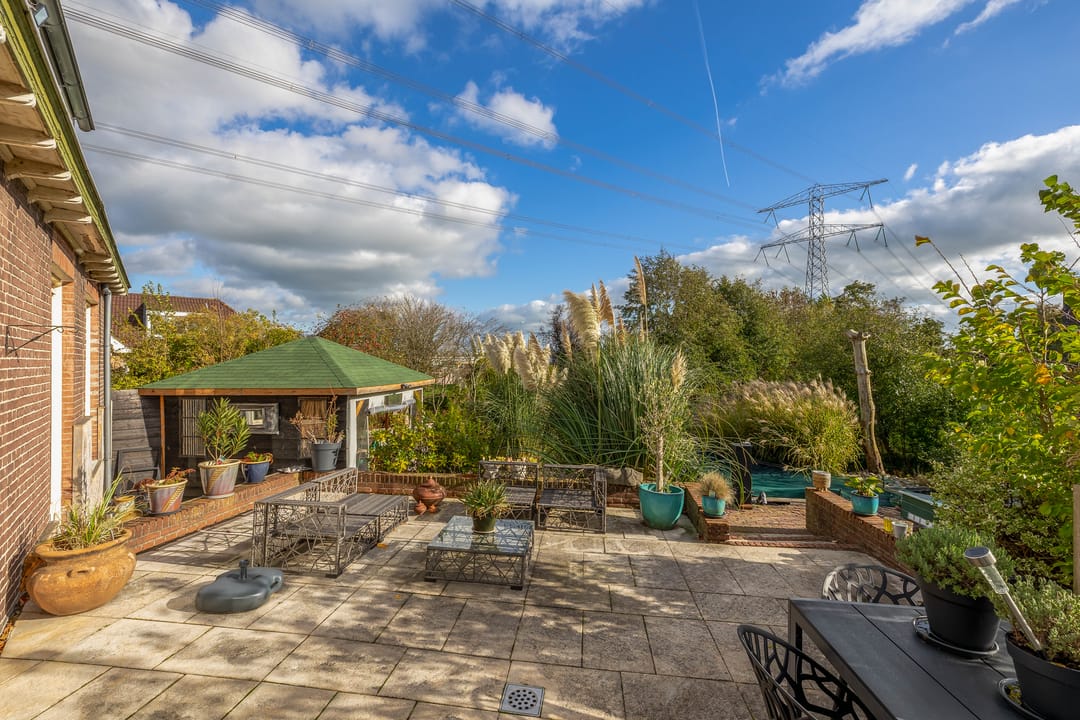 Characteristic Detached Home with Spacious Garden on Private Land in Capelle aan den IJssel — 82