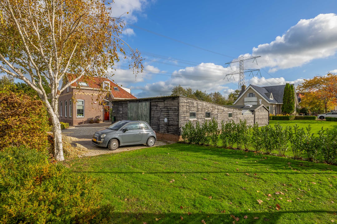 Characteristic Detached Home with Spacious Garden on Private Land in Capelle aan den IJssel — 56