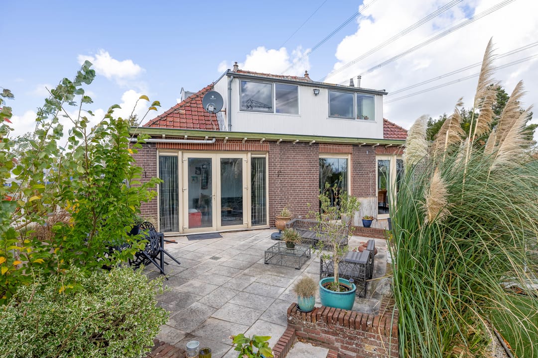 Characteristic Detached Home with Spacious Garden on Private Land in Capelle aan den IJssel — 23