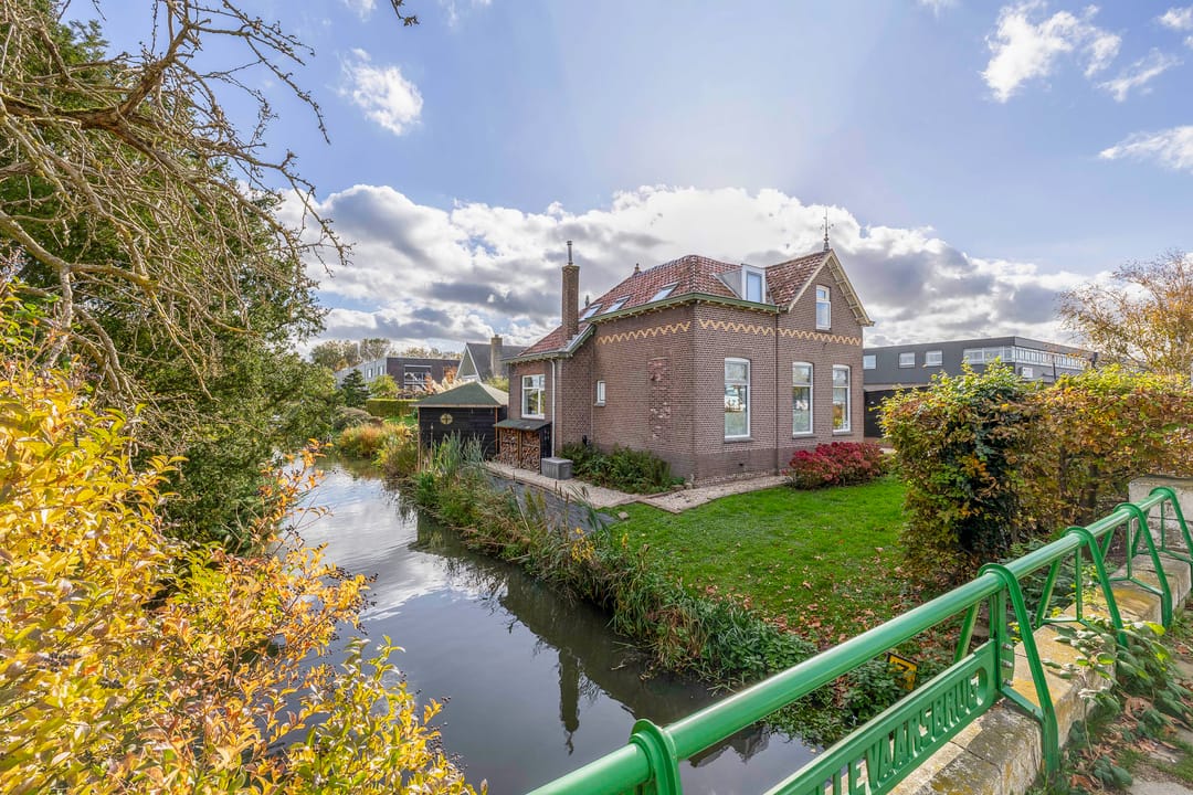 Characteristic Detached Home with Spacious Garden on Private Land in Capelle aan den IJssel — 62