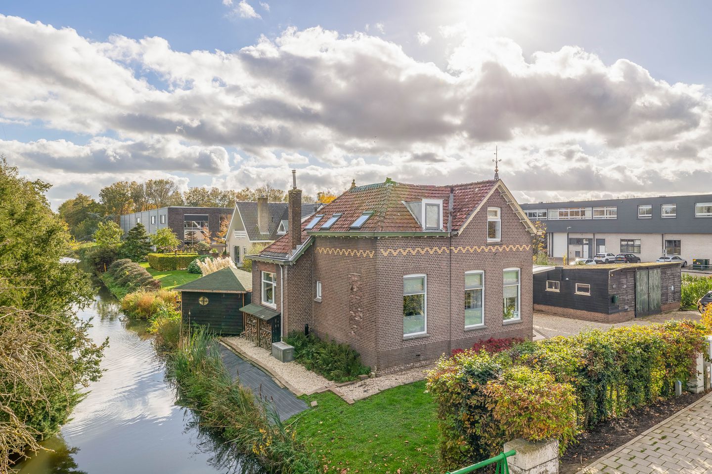 Characteristic Detached Home with Spacious Garden on Private Land in Capelle aan den IJssel — 64