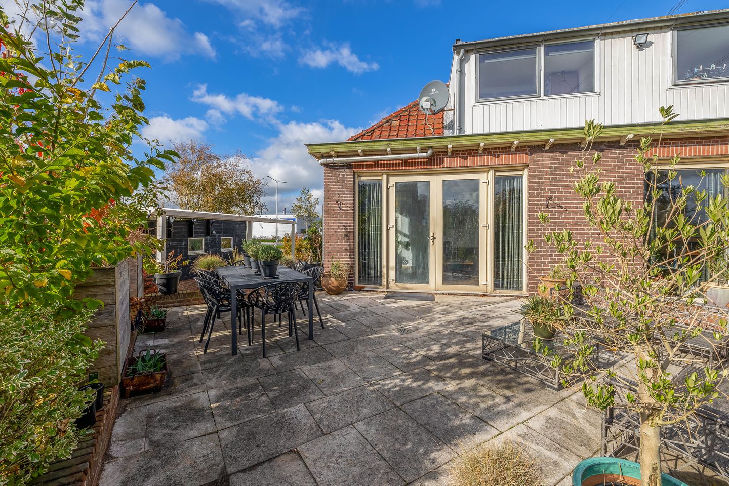 Characteristic Detached Home with Spacious Garden on Private Land in Capelle aan den IJssel — 80